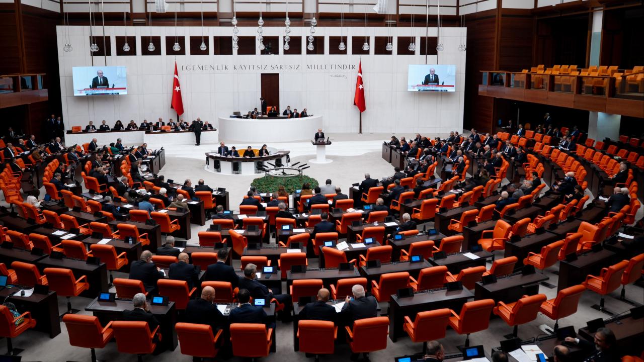 18 yaş altı suçlulara ilişkin düzenlemeleri içeren kanun teklifi yasalaştı